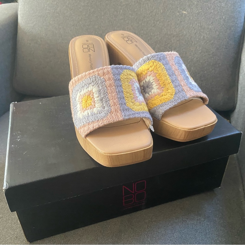 NWT No Boundaries retro platform mules.